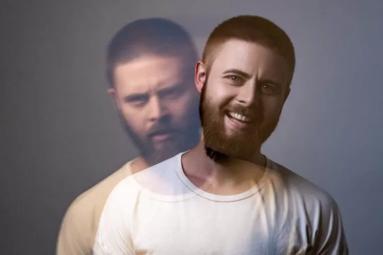 Wat doet Coke met je Karakter? Kijk hoe deze leuke jongen veranderd in een monster door zijn cocaïneverslaving.