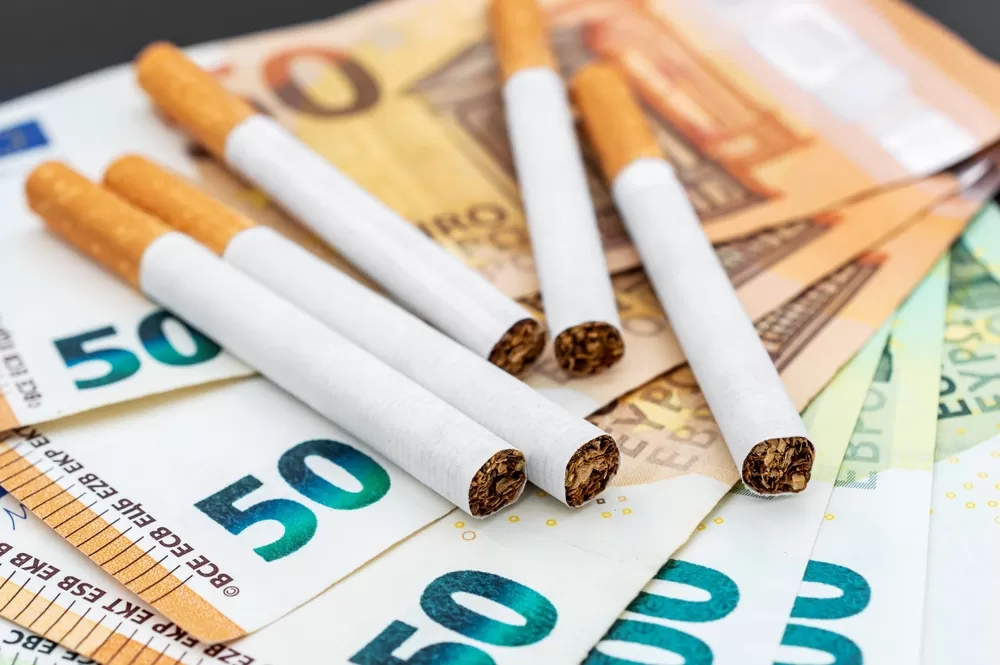 Sigaret met tabak, de belangrijkste bron van nicotine