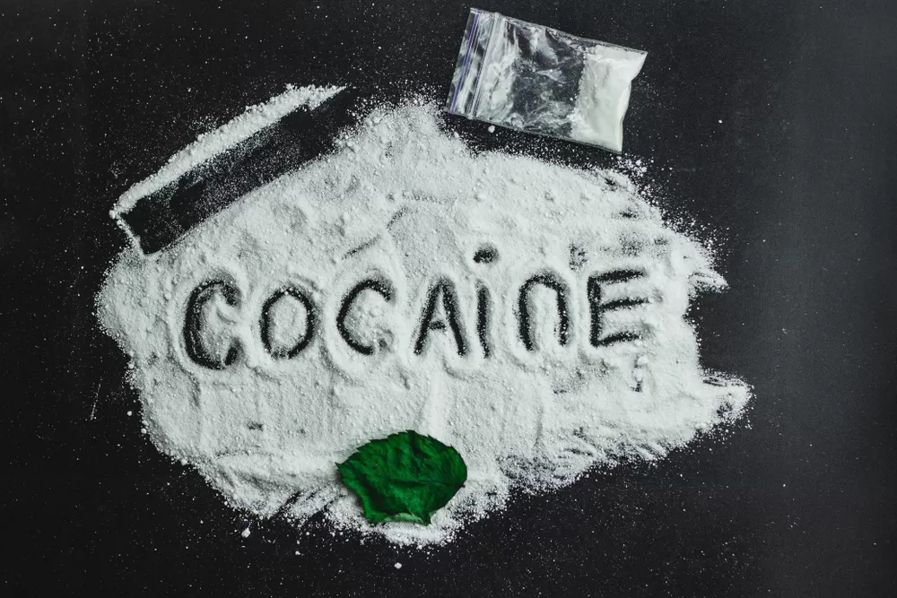 Wit poeder van de stimulerende drug cocaïne