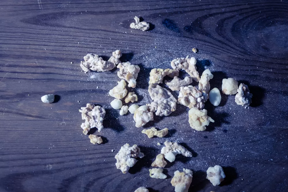 Steentjes crack, ook wel basecoke genoemd