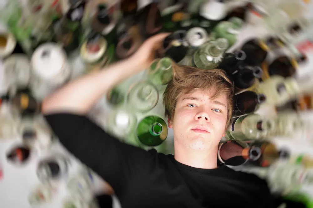 Alcohol en medicijnen samen op tafel, een gevaarlijke combinatie