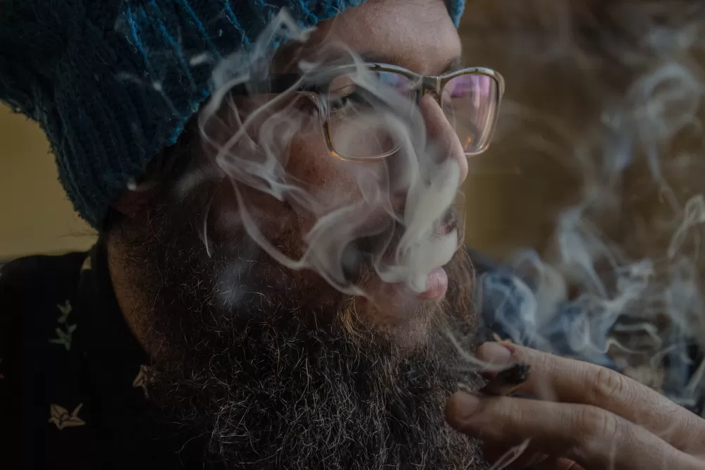 Gedroogde kruiden bespoten met synthetische cannabinoïden