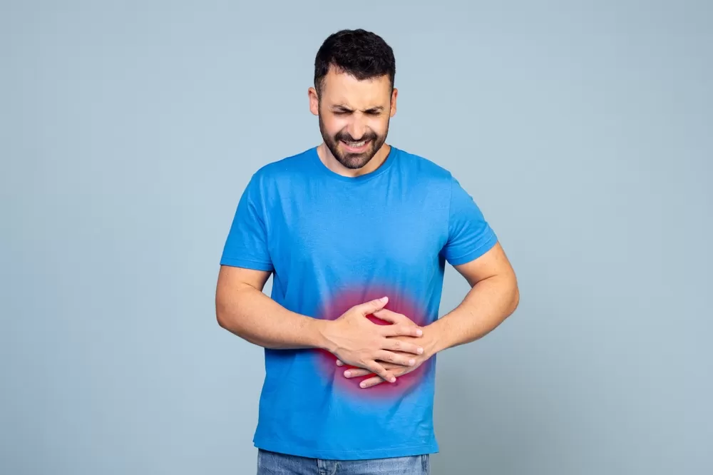 Een antibioticakuur naast een glas alcohol