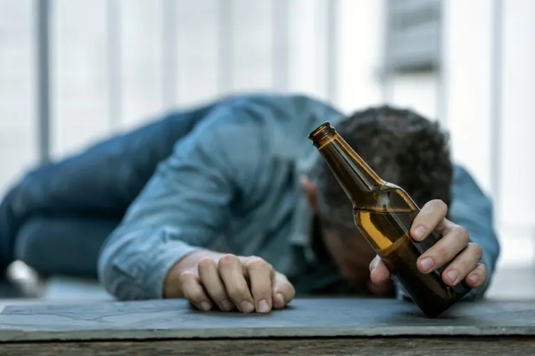 Comazuipen is een probleem bij jongeren. We leren je hoe je dit kunt voorkomen.