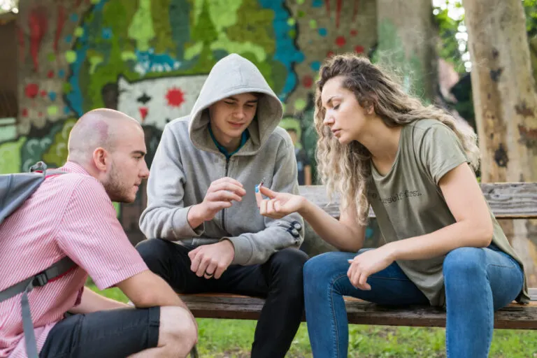 Cannabisgebruik onder Jongeren is een groot probleem in Nederland. Deze uitleg is voor de jeugd en ouders.